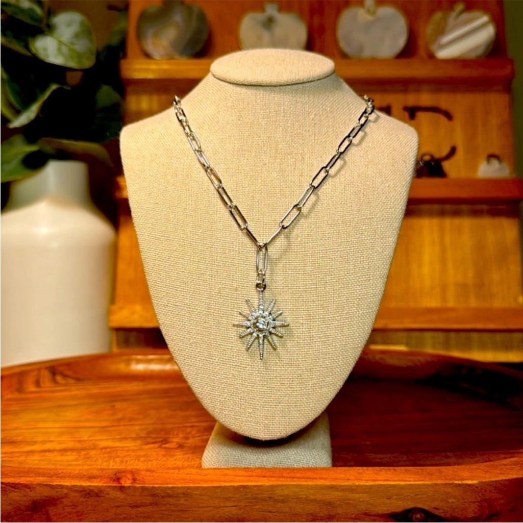 Elegant Silver Starburst Necklace 25$